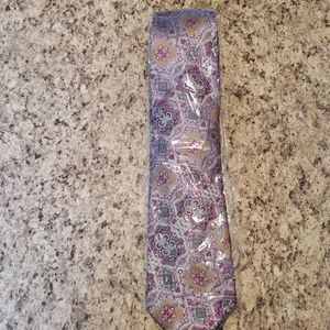 Verse 9 tie with matching pocket square